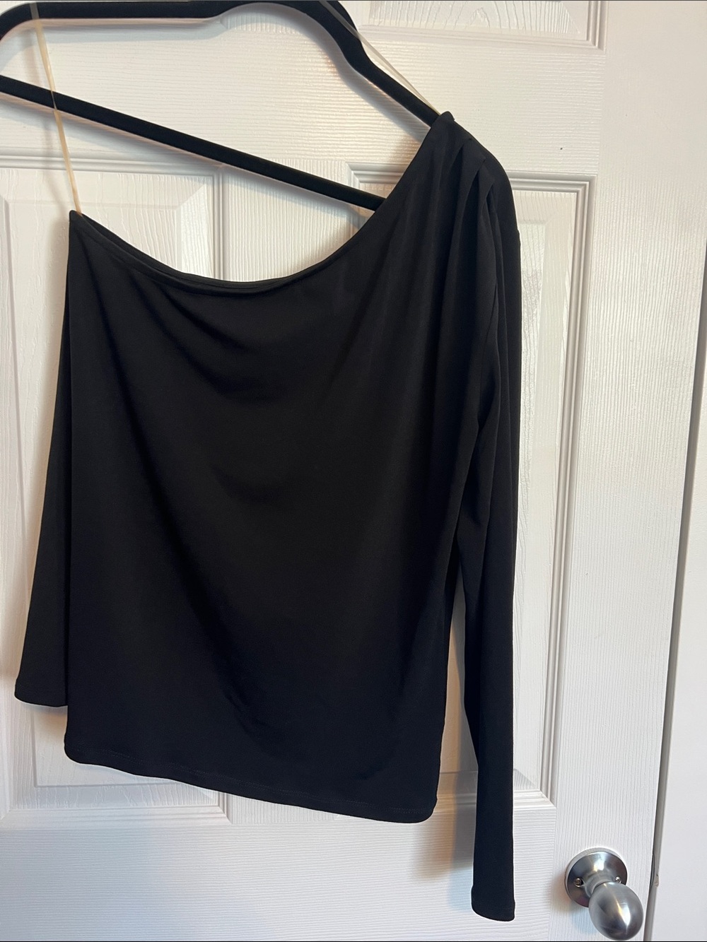 Reitmans Black One-Shoulder Long-Sleeve Top